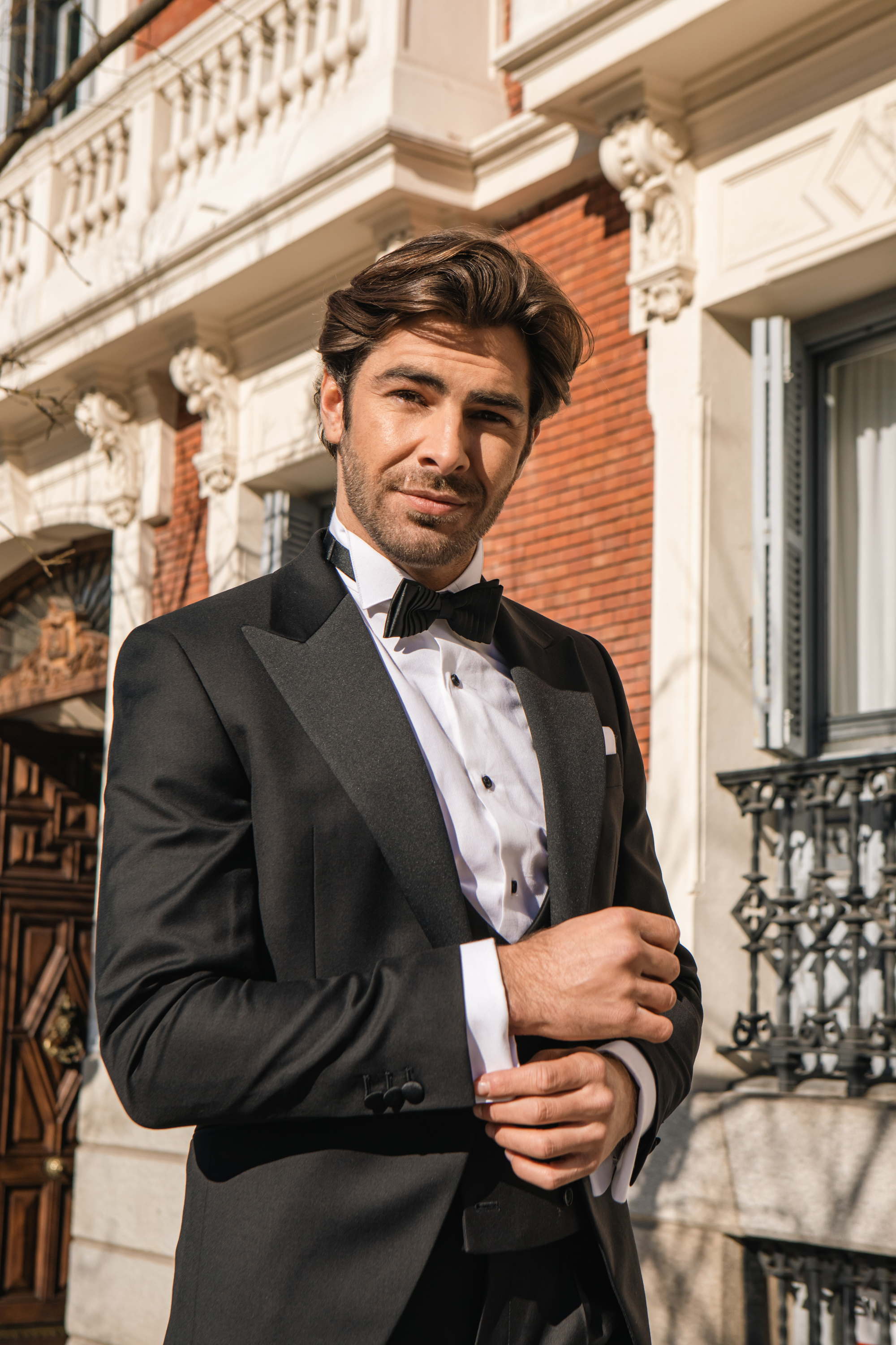 “DE ETIQUETA: CÓMO LUCIR CORRECTO Y ELEGANTE CON SMOKING"